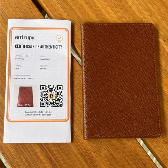 Louis Vuitton Taiga Leather card holder - Picture 1 of 7